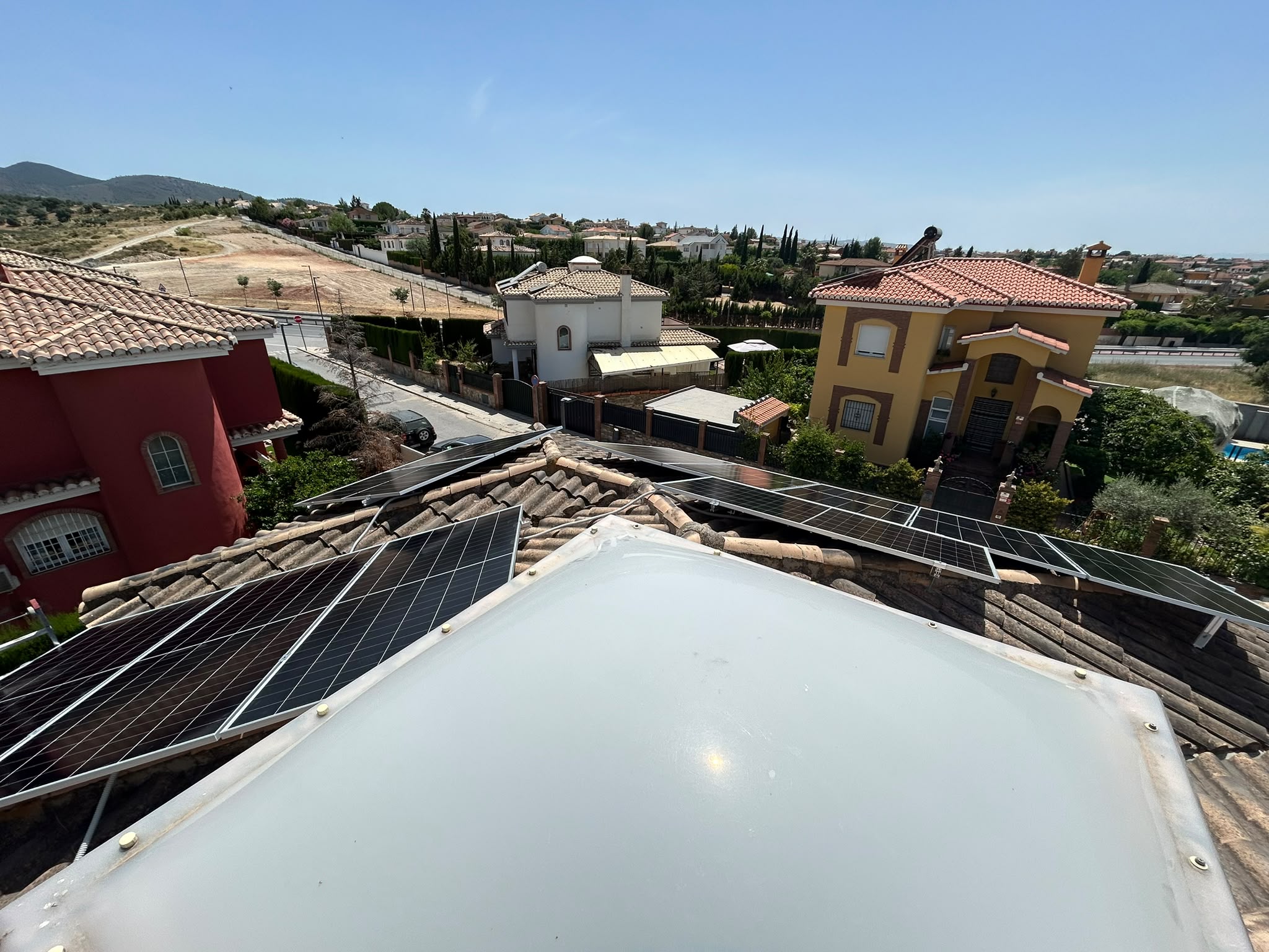 Vista de placas solares en tejado